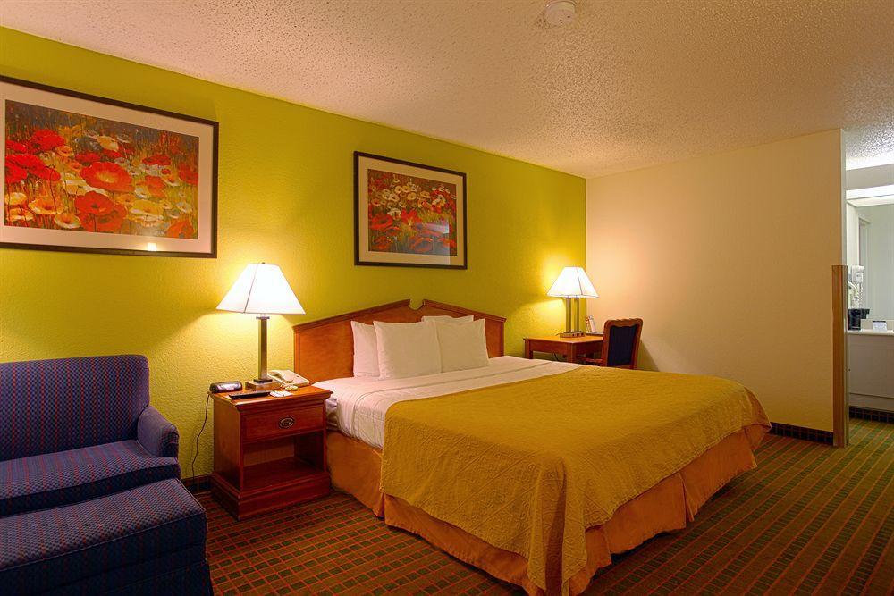 Quality Inn At Arlington Highlands Exterior photo