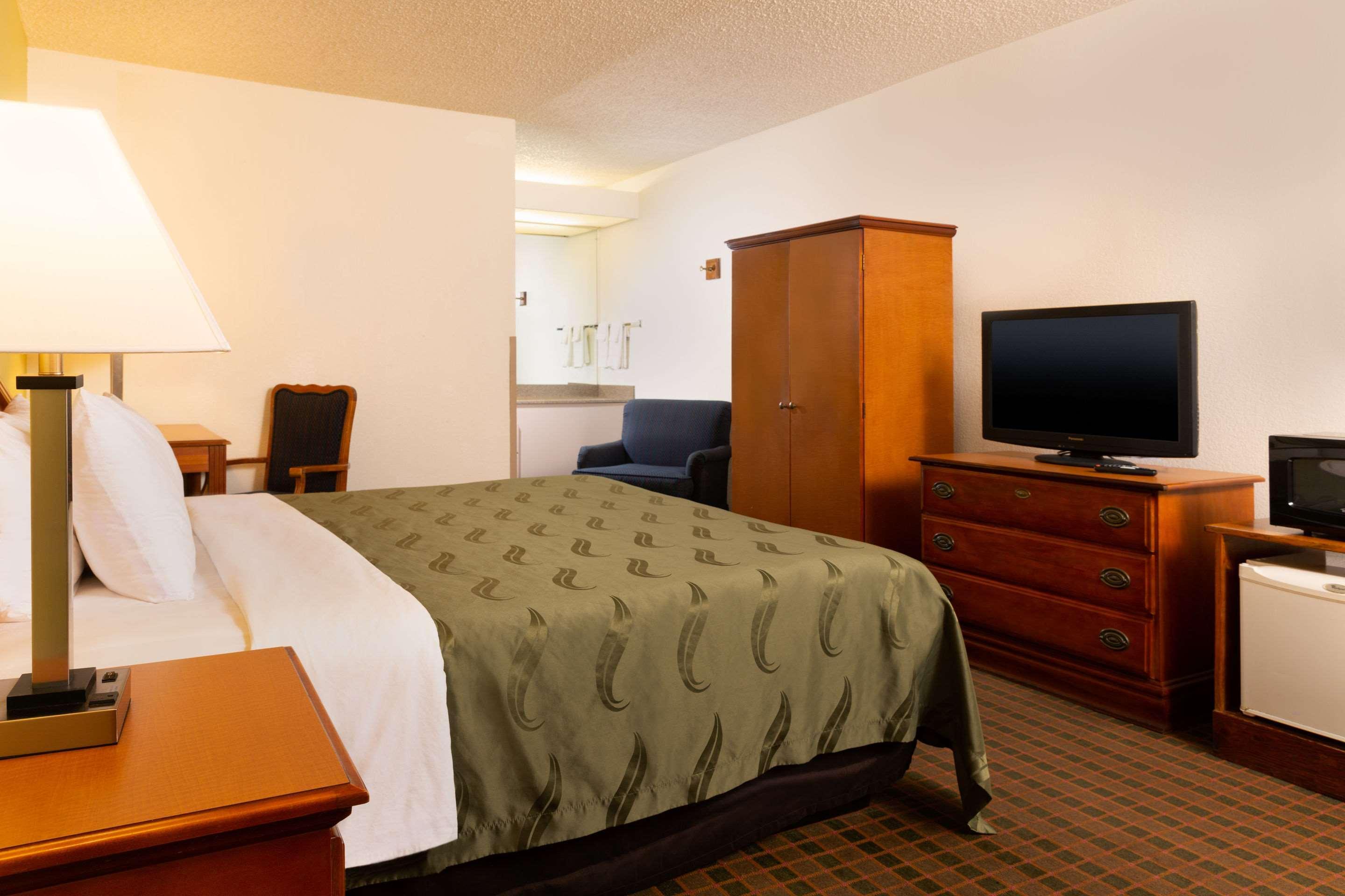 Quality Inn At Arlington Highlands Exterior photo