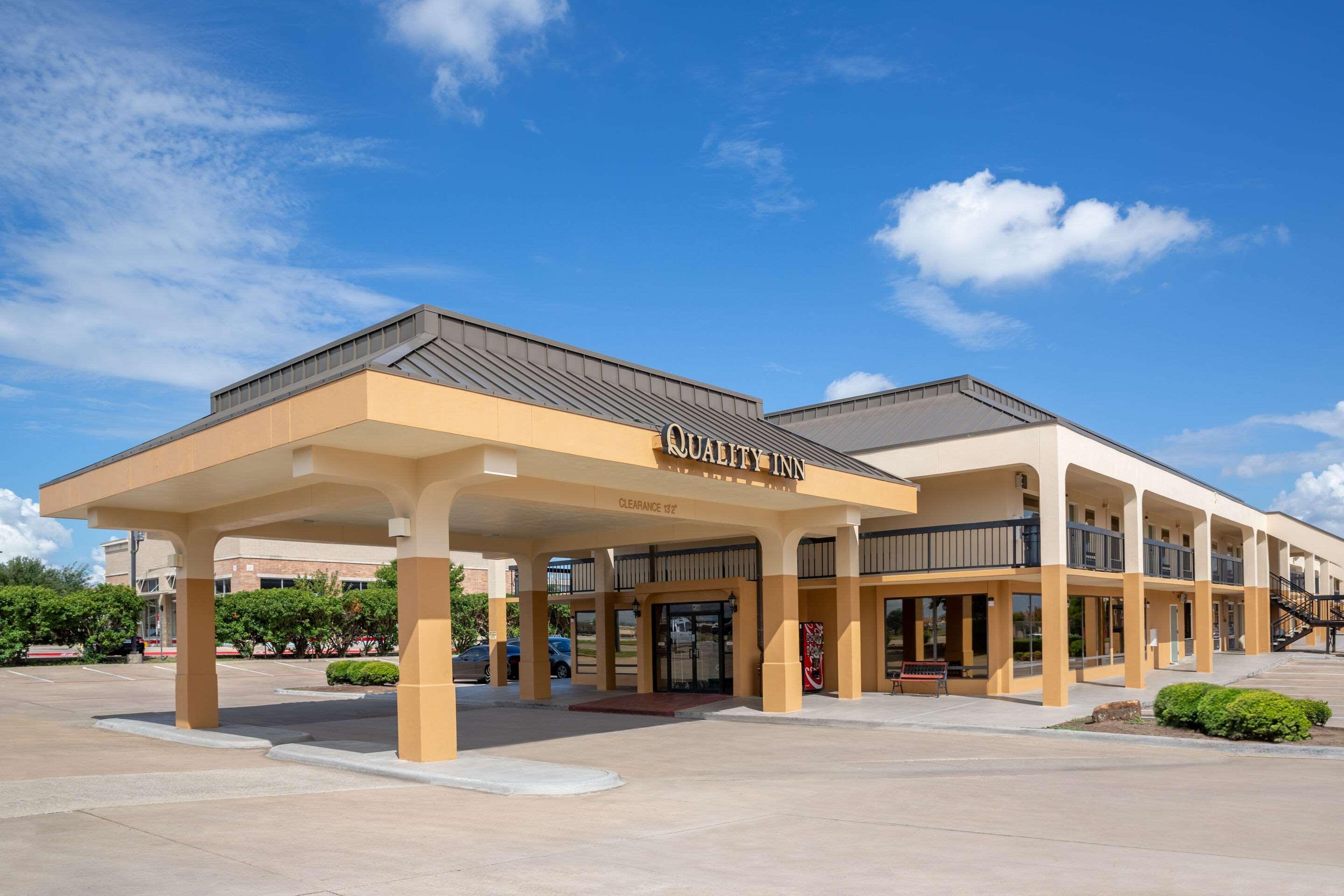 Quality Inn At Arlington Highlands Exterior photo
