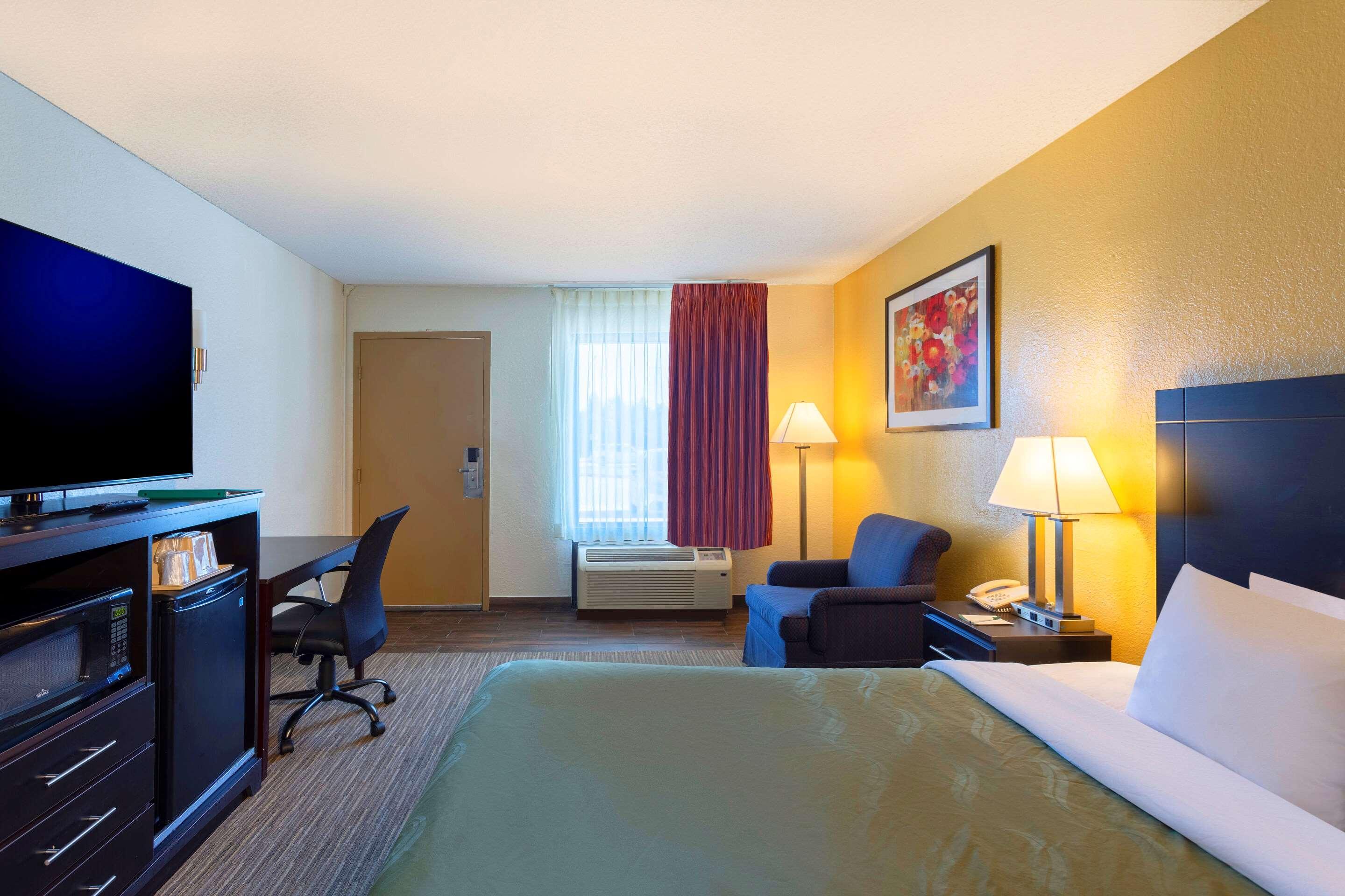 Quality Inn At Arlington Highlands Exterior photo