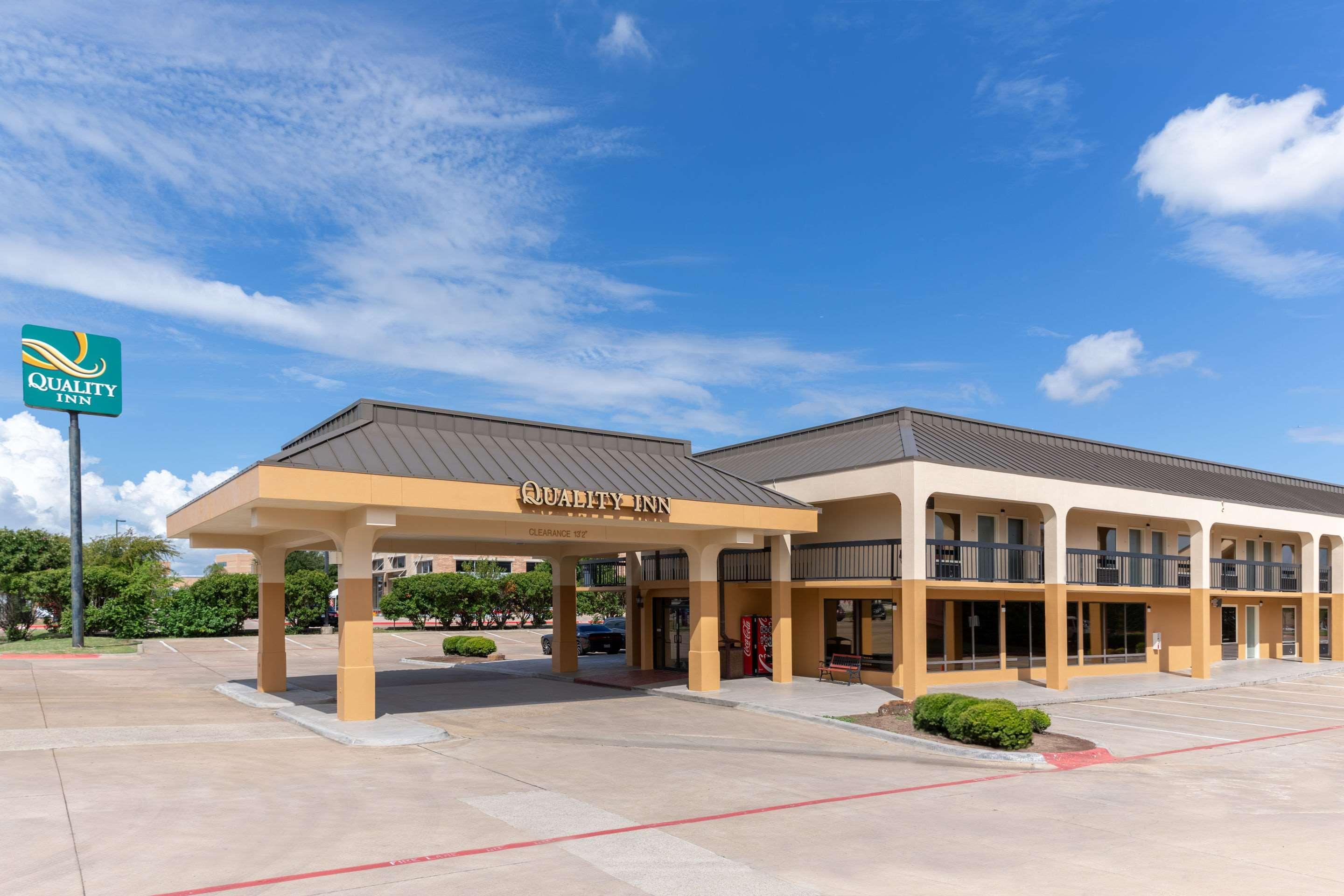 Quality Inn At Arlington Highlands Exterior photo