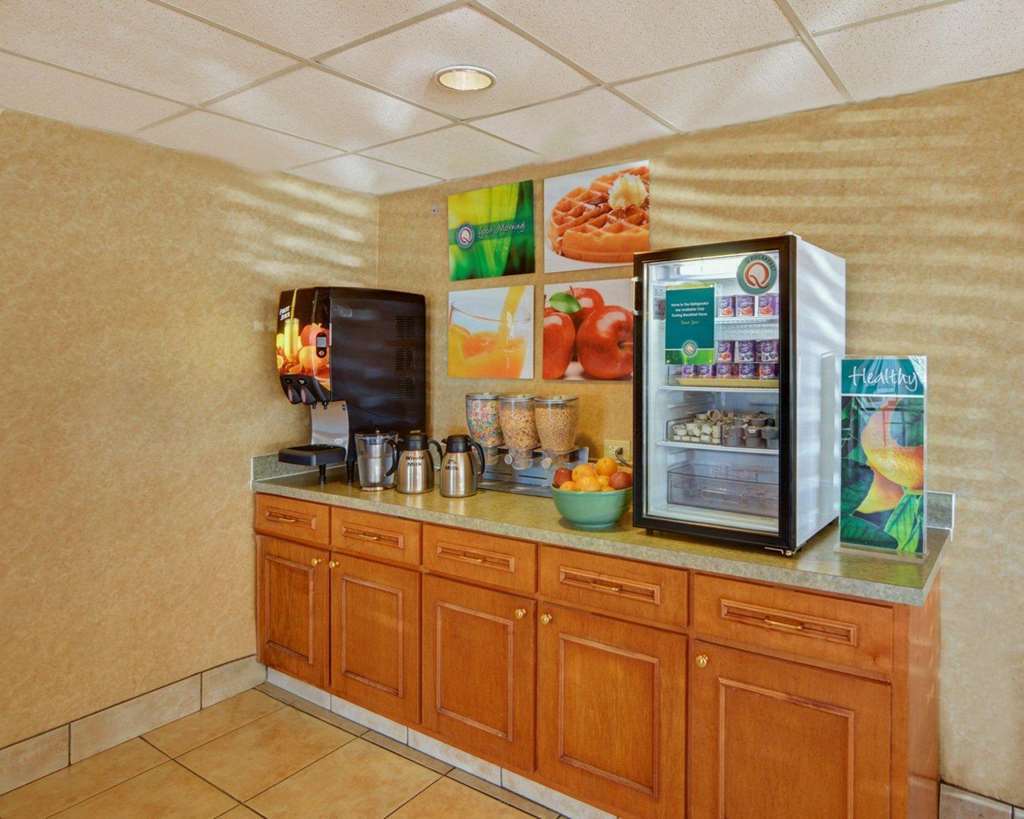 Quality Inn At Arlington Highlands Restaurant photo