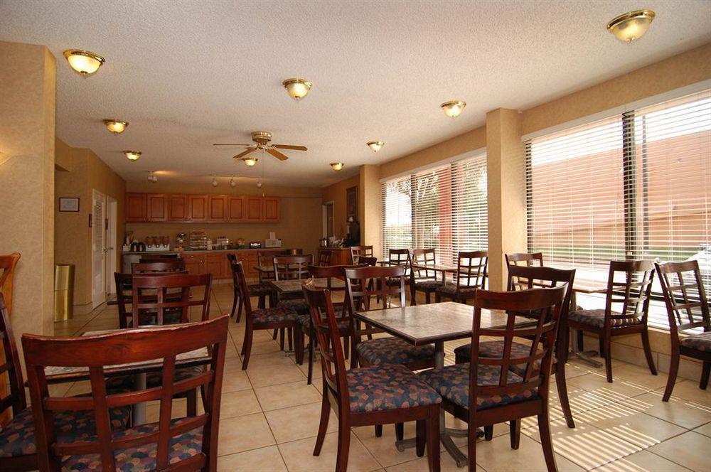 Quality Inn At Arlington Highlands Restaurant photo